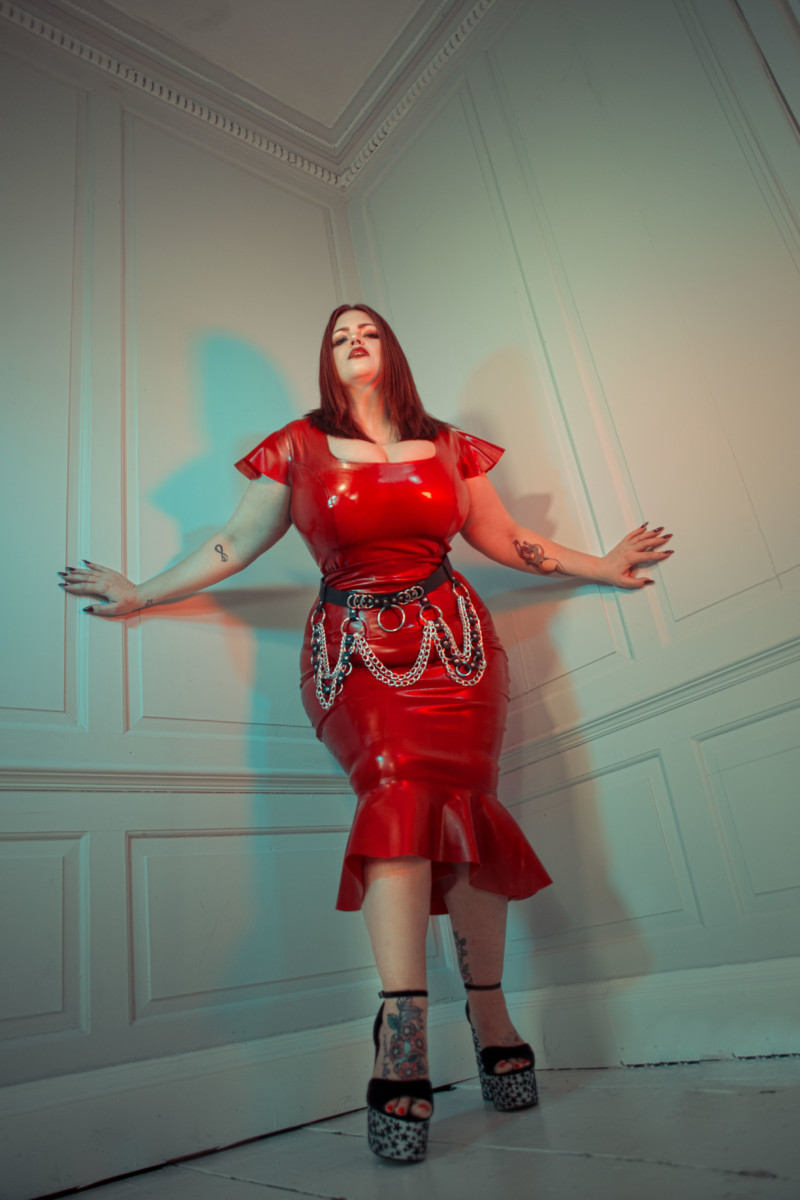 4S FFFB x YG Square neck cap sleeve top and ruffle pencil skirt in Red with blush