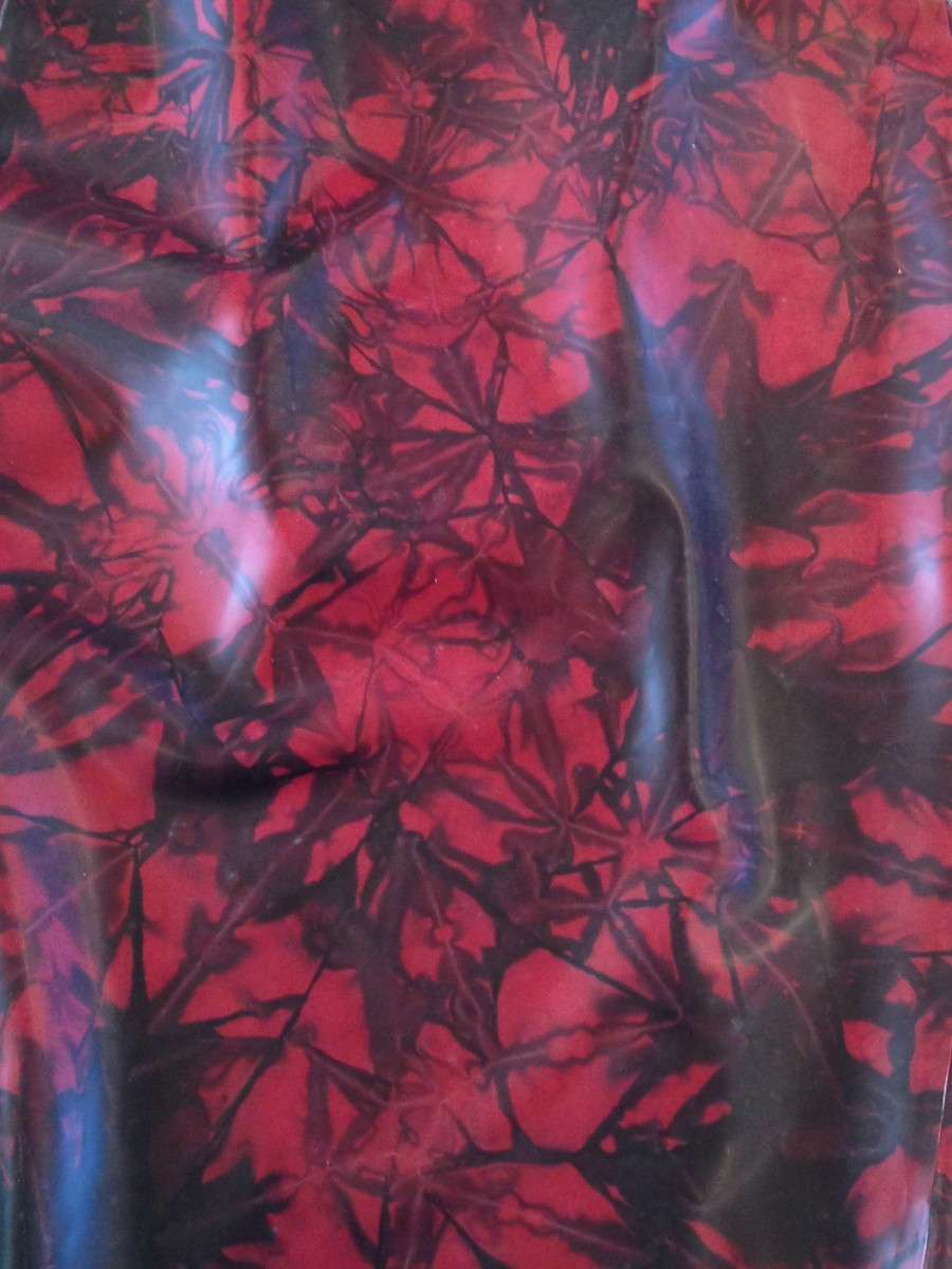 IMG_4028 Yummy Gummy Latex, black crystal marble on red latex